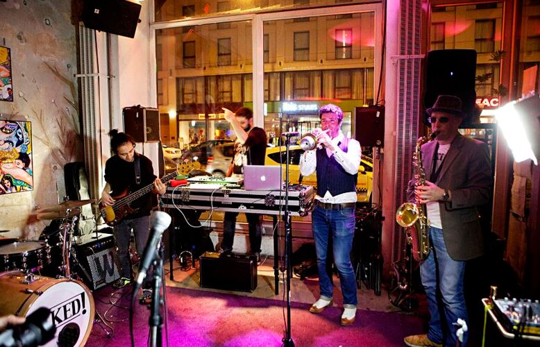 Blaeser Streicher mit DJ in Frankfurt am Main buchen
