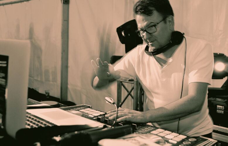 dj-buchen
