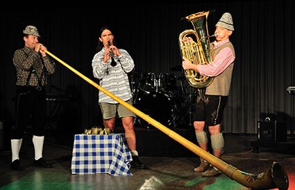 die-jaeger-im-dirndl-alpenrock