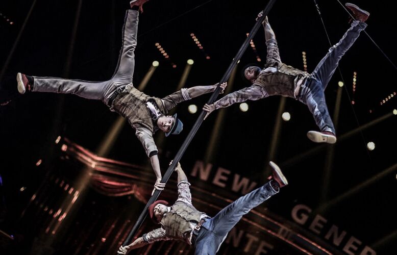 Koerperperformance Show buchen Berlin
