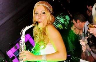 LED-und-Laser-Shows_Saxophonistin