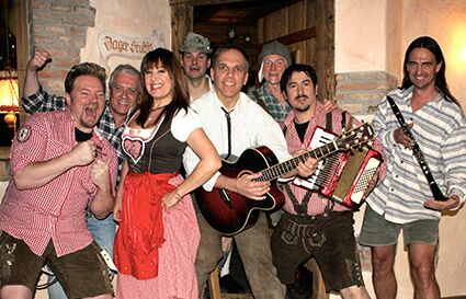 die-jaeger-im-dirndl-gaudi-und-stimmung
