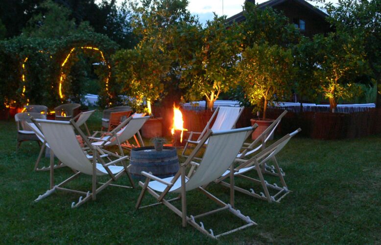 veranstaltung-mit-lagerfeuer-im-freien