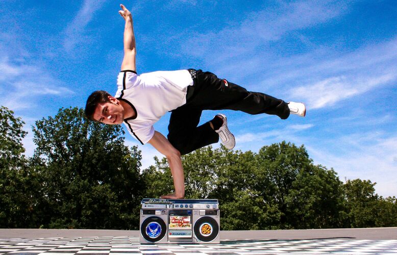 tanzkünstler-breakdance-show