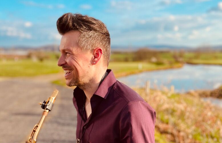 saxophonist-geburtstagsfeier