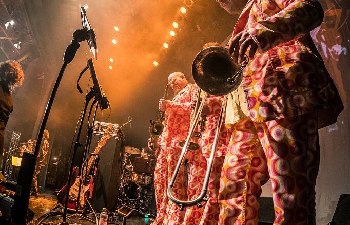 12_koepfige_live_band